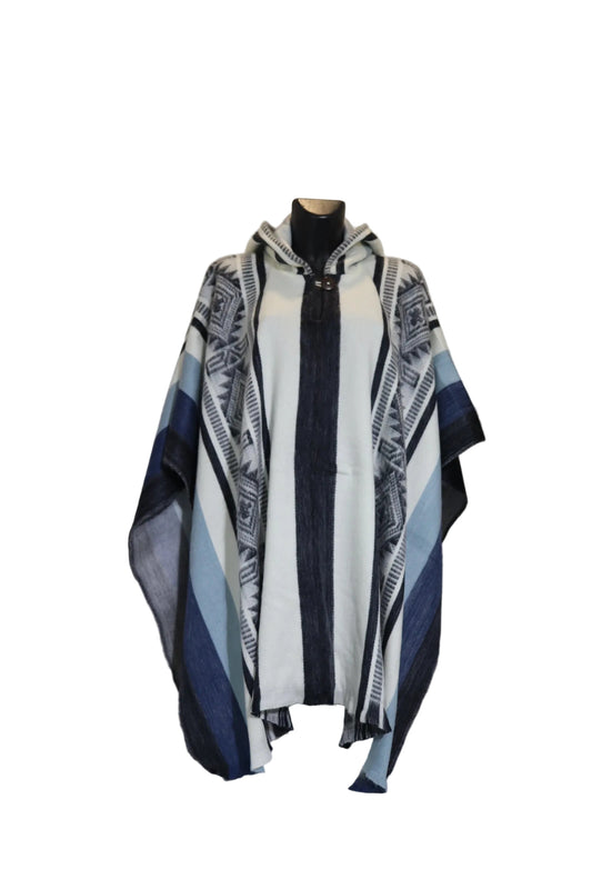 Poncho cerrado con capucha diseño geométrico azul marino celeste
