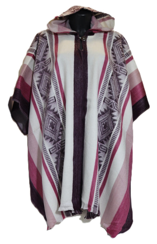 Poncho cerrado con capucha diseño geométrico fucsia rayas rosadas