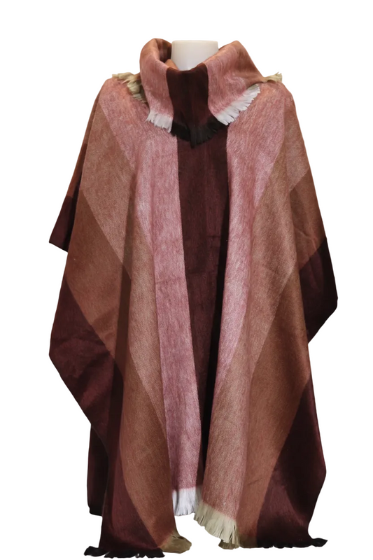 Poncho cerrado con cuello tortuga color rojo